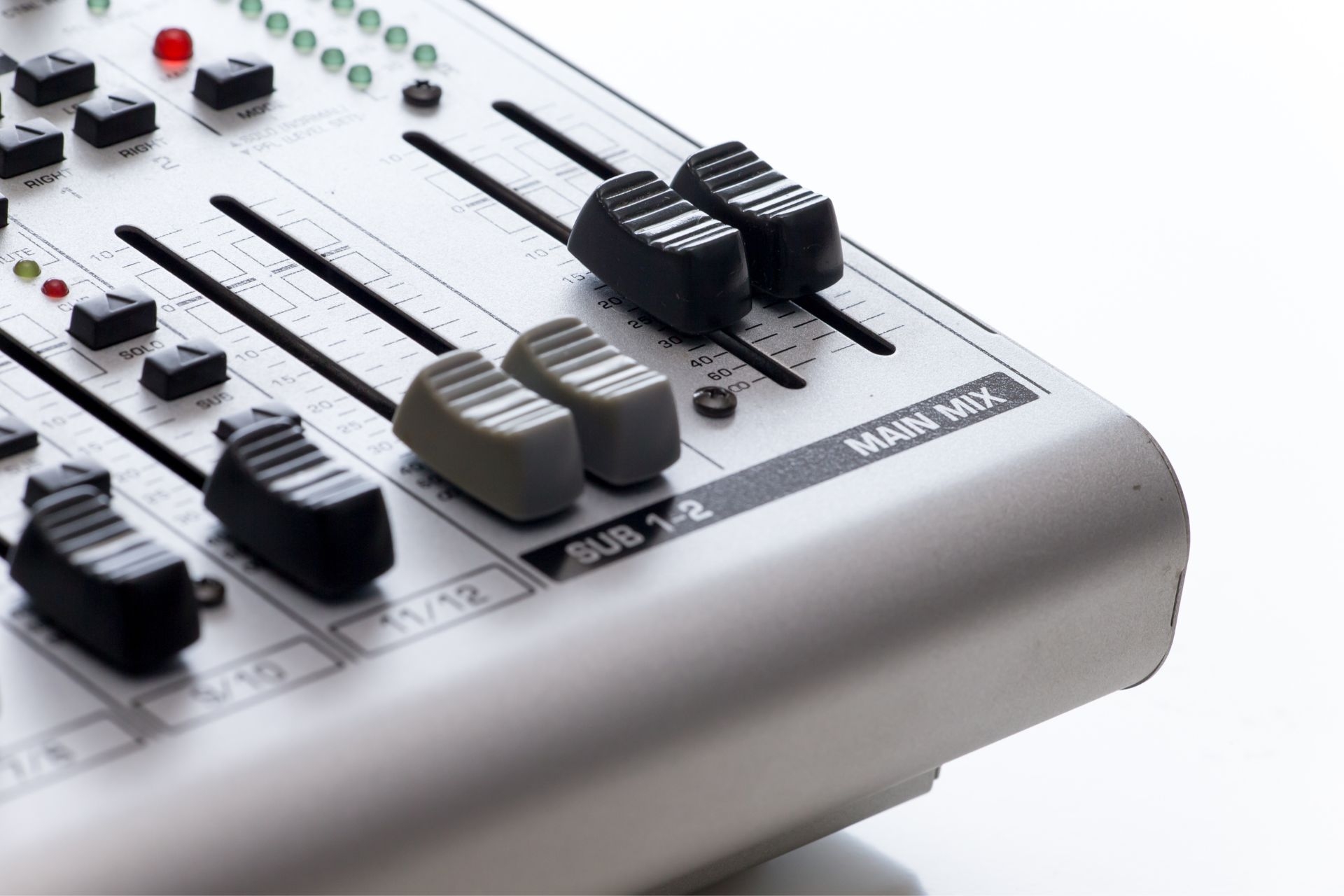 Can rack-mounted audio recorders be easily integrated with other audio equipment such as mixers and amplifiers?